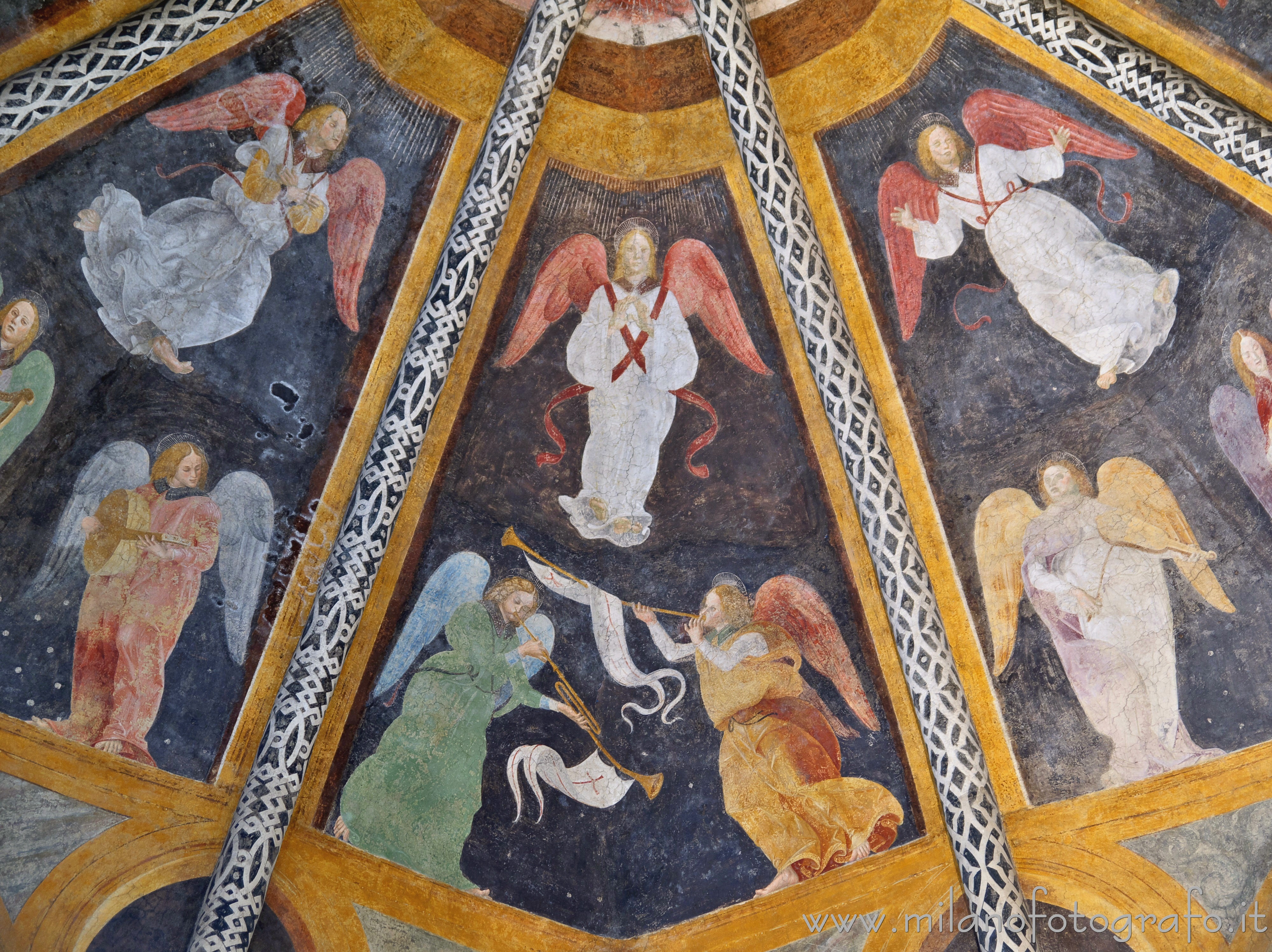 Milano - Angeli sulla volta della Cappella Grifi nella Chiesa di San Pietro in Gessate
